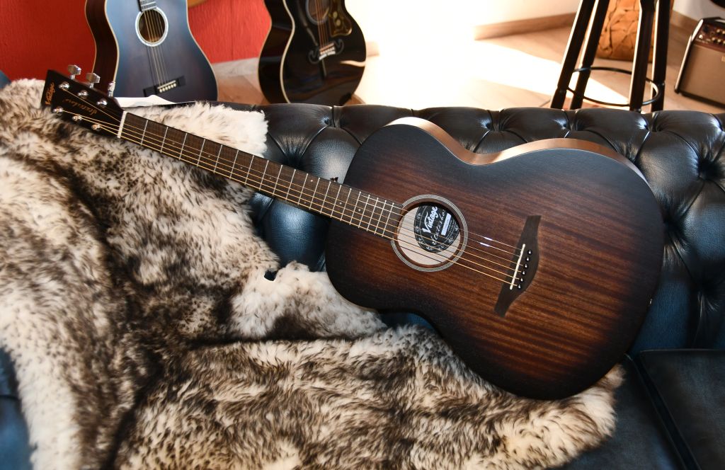 VINTAGE Acoustic V660WK Orchestra Westerngitarre
