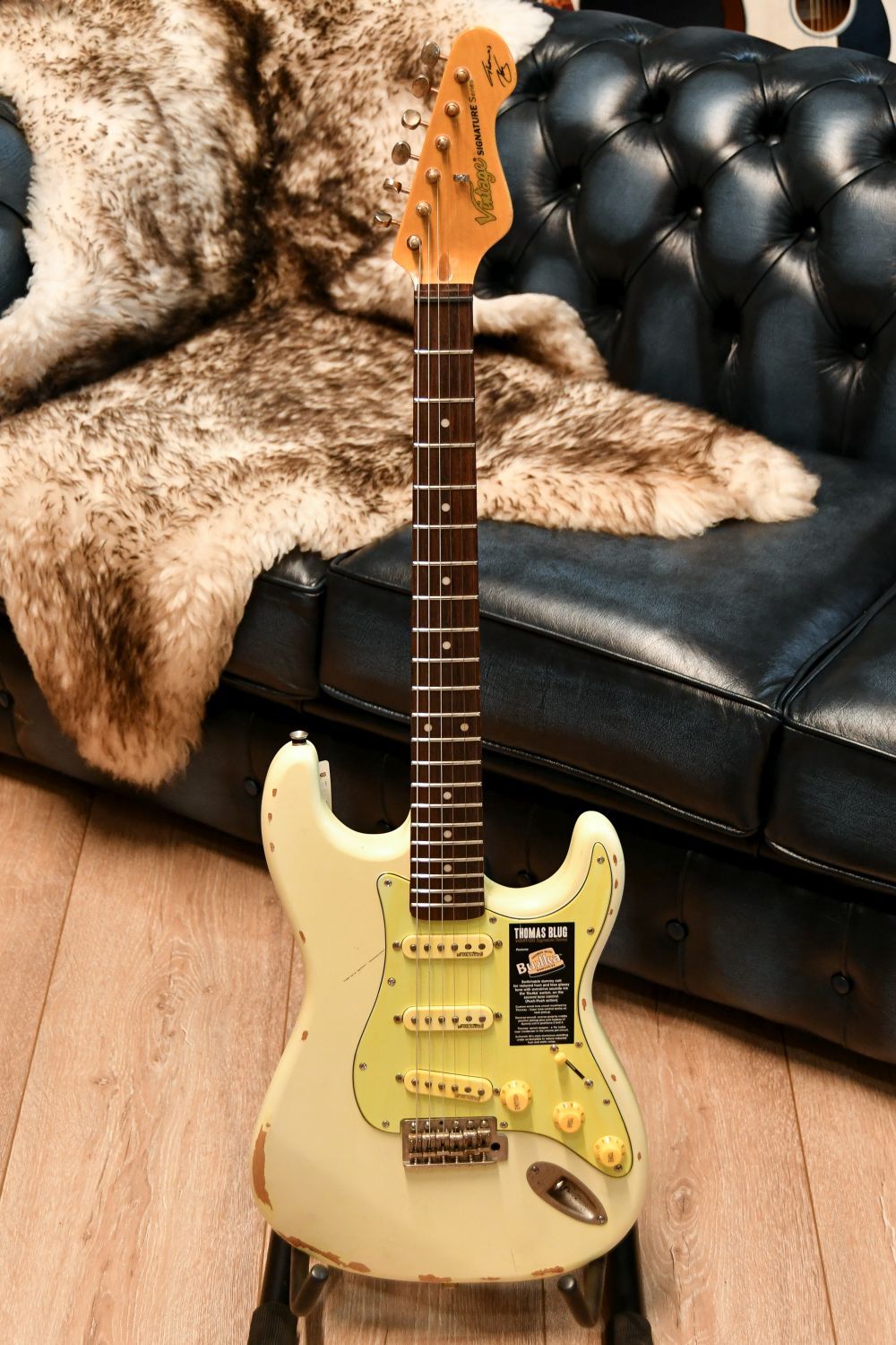 Vintage E-Gitarre V6MRTBG Icon Series Thomas Blug Signature, Distressed Vintage White