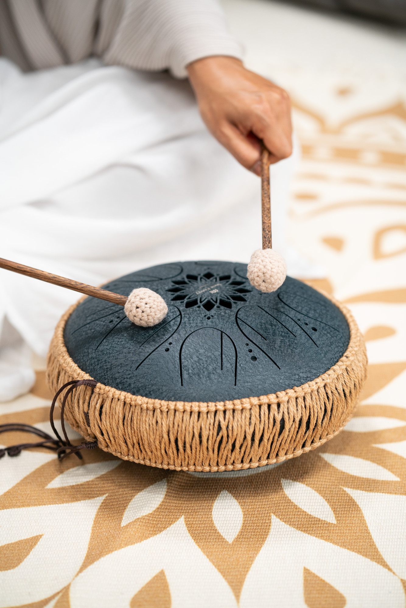 MEINL MOSTD2NB Sonic Energy Medium Octave Steel Tongue Drum, Marineblau 10", C Moll (432 Hz), 8 Töne