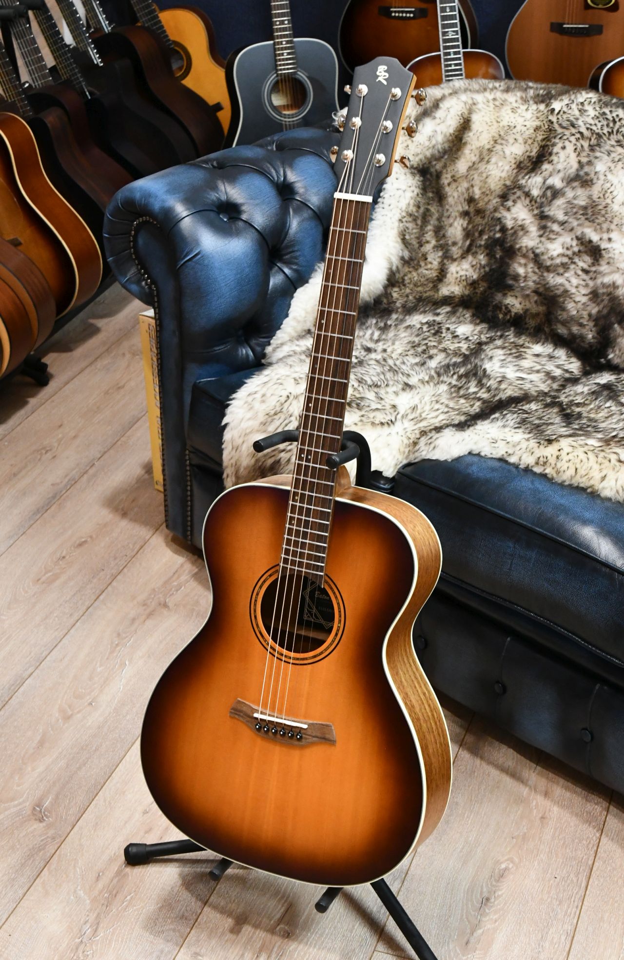 BATON ROUGE X11S/OM-CAB Westerngitarre