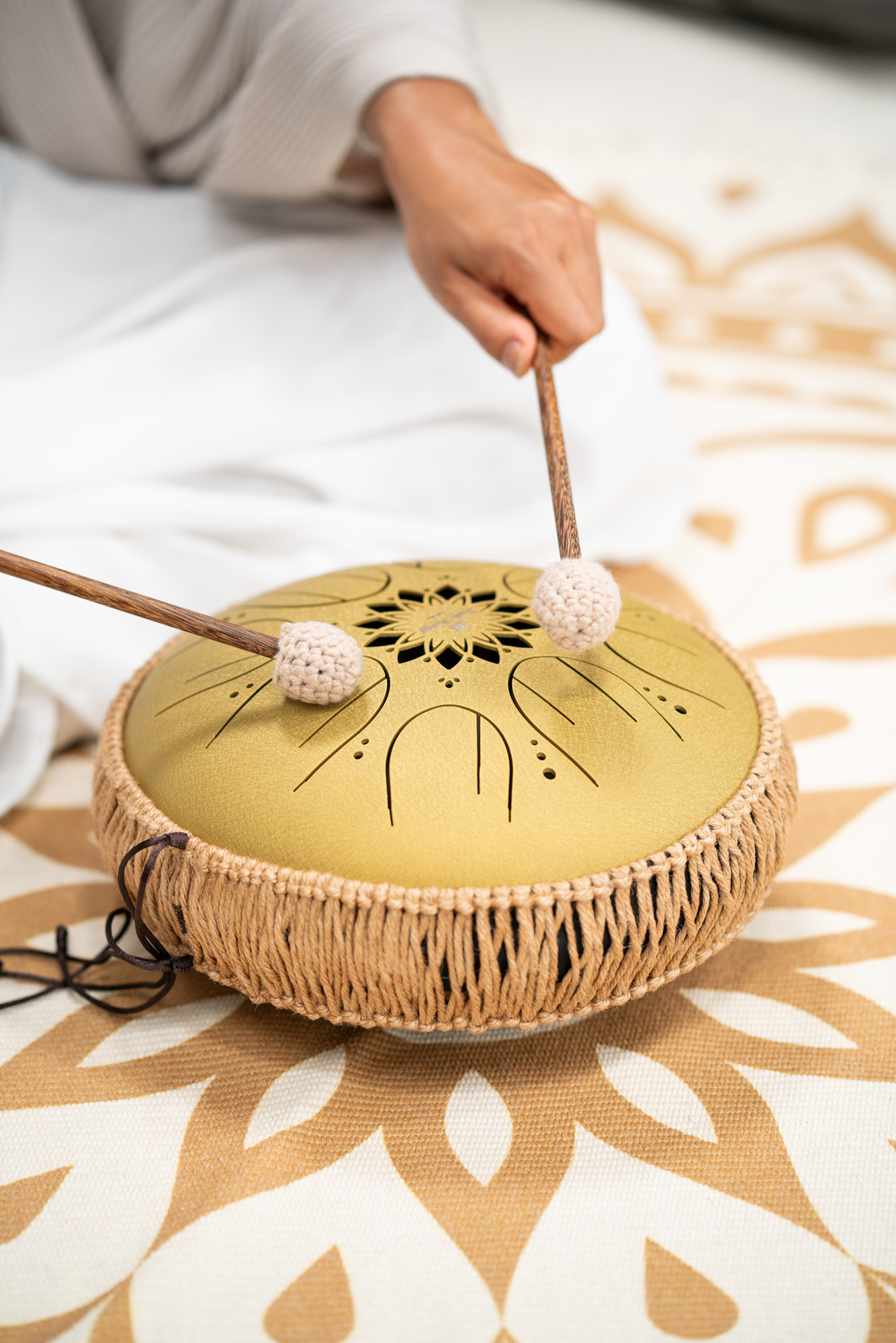 MEINL MOSTD3G Sonic Energy Medium Octave Steel Tongue Drum 10" Gold, C Dur (432 Hz), 8 Töne