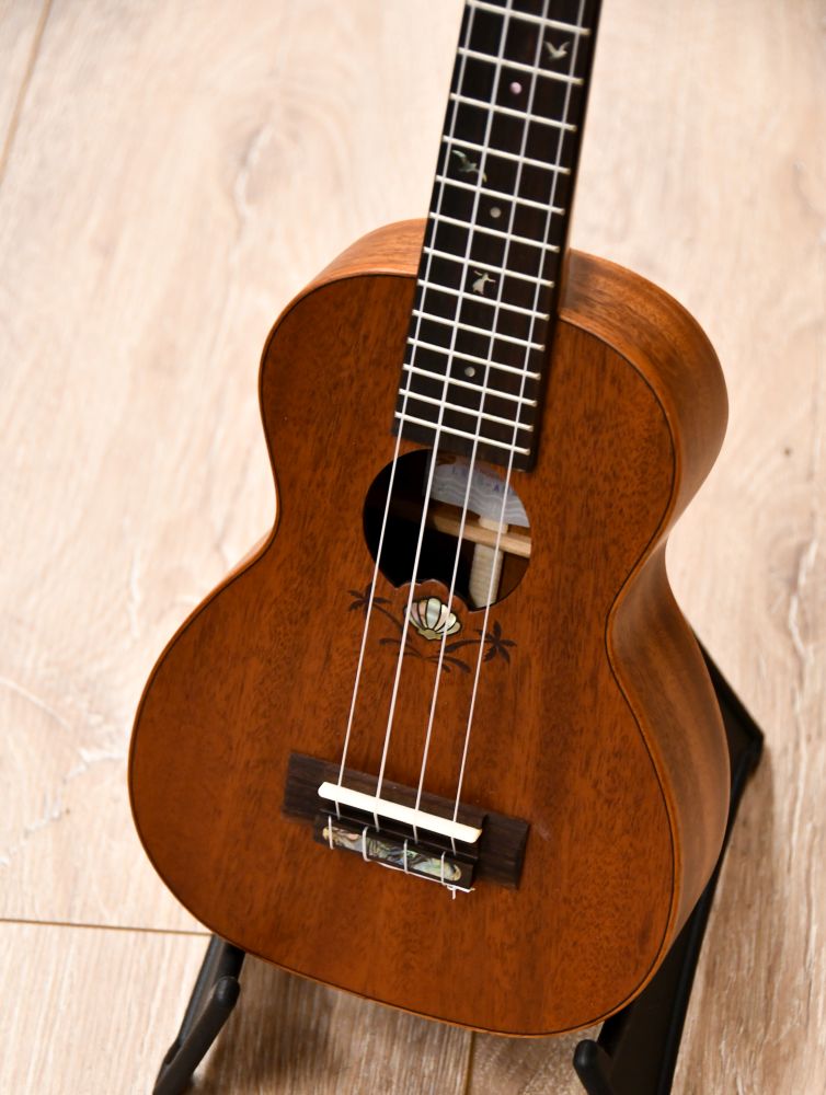 Leho LHUS-ASM-CEL Celebration Sopran Ukulele inkl. Gigbag