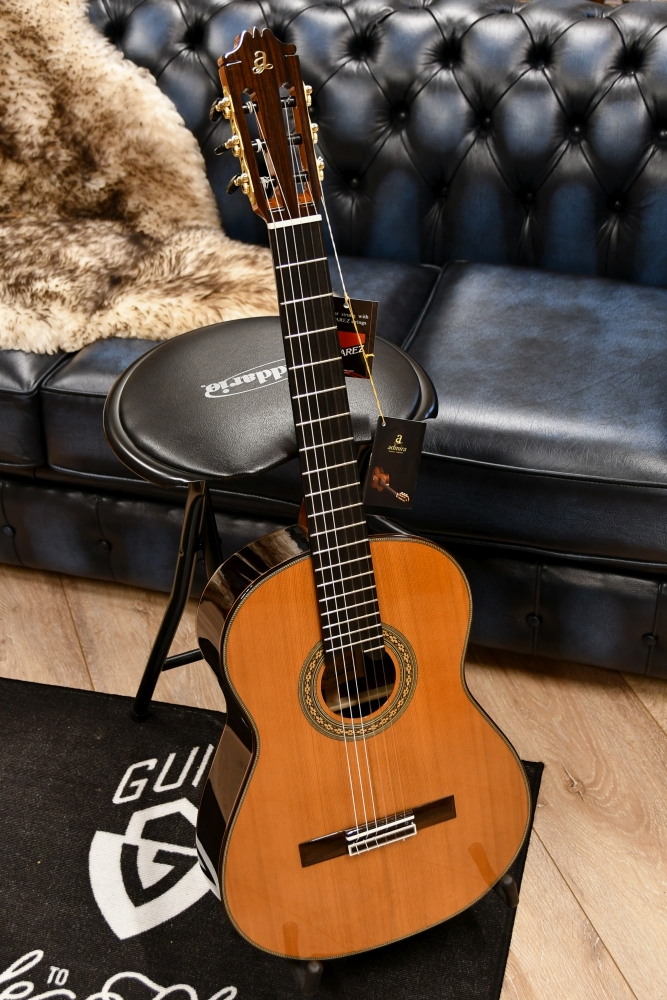 Admira TERESA Spanische Konzertgitarre Zeder - Vollmassiv, inkl. Gigbag