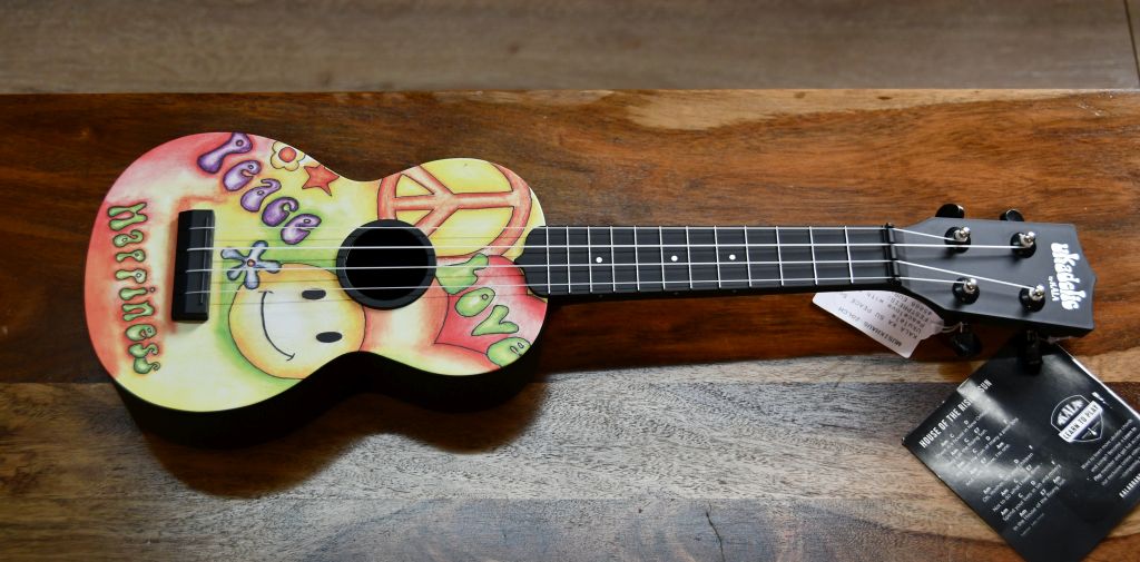 KALA Ukadelic KA-SU-PEACE - Peace Love Soprano Ukulele + Tasche