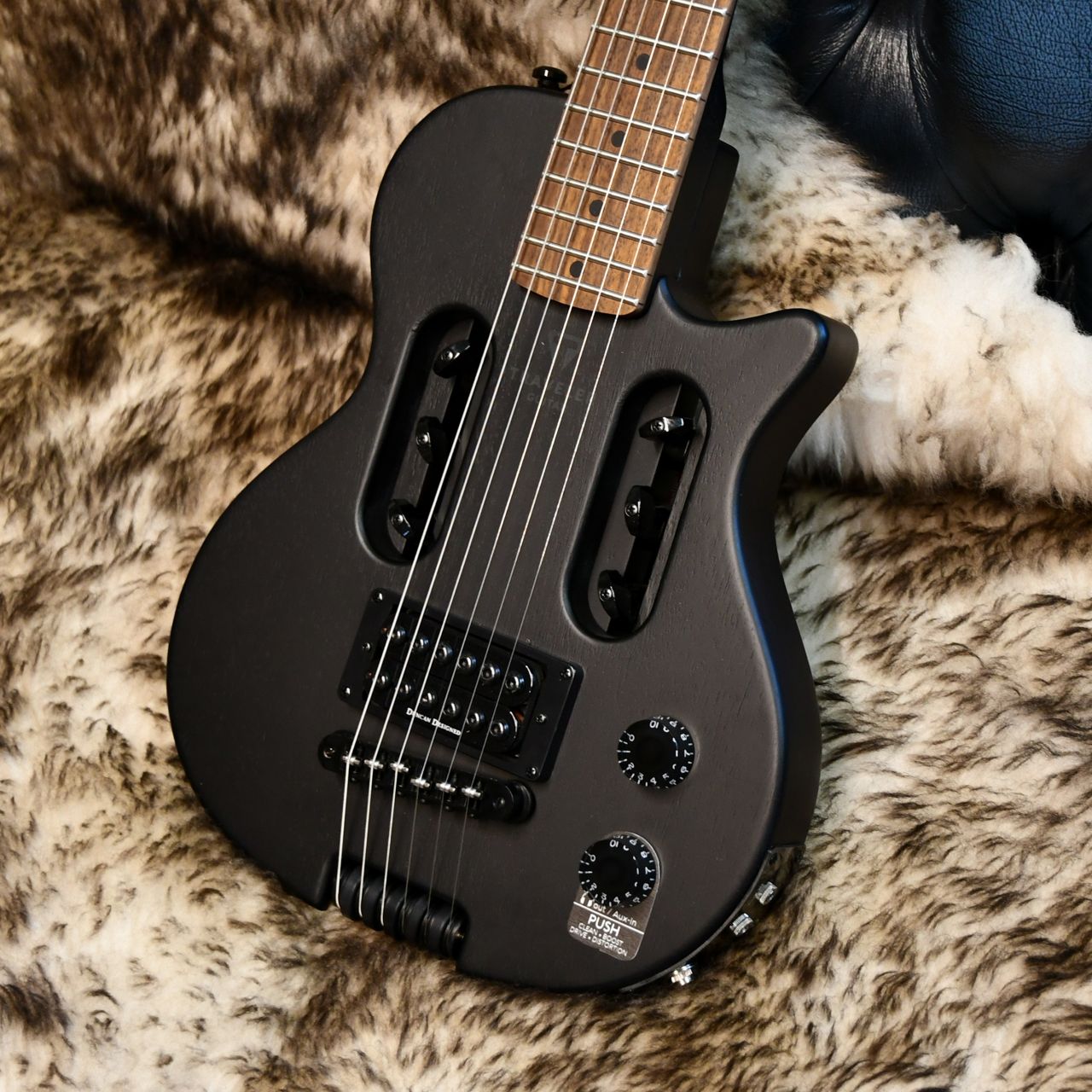 Traveler Guitar EG-1 Blackout E-Gitarre - Matte Black