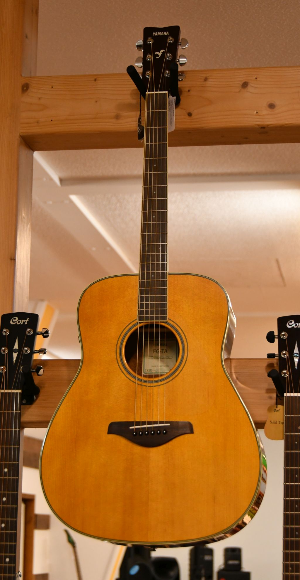 YAMAHA FG-TA TransAcoustic Westerngitarre, Vintage Tint