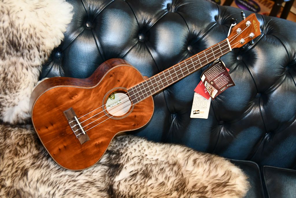 KALA KA-CHOC-BUR-T - Chocolate Exotic Burl Tenor Ukulele, with Bag (UB-T)