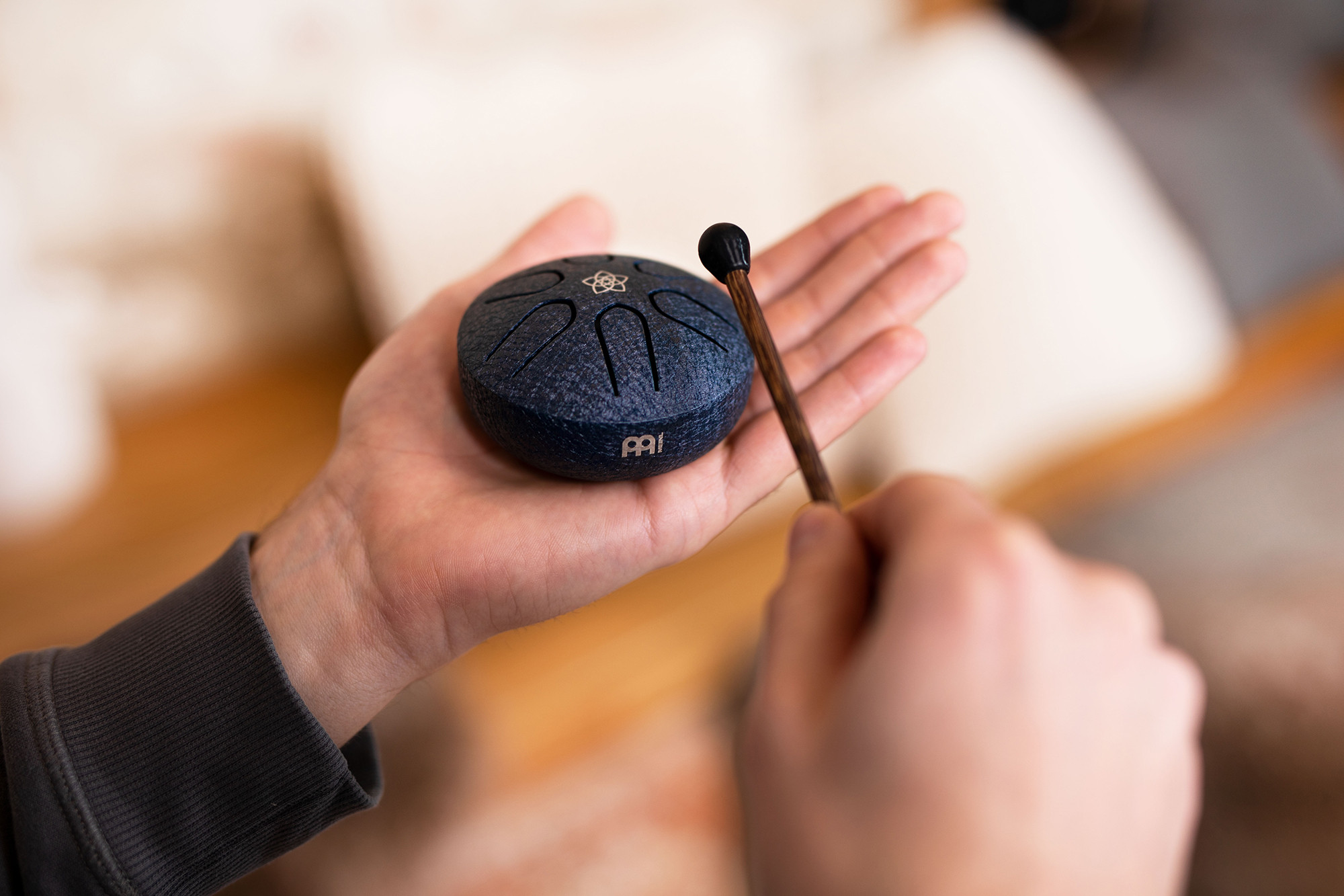 MEINL Sonic Energy Pocket Steel Tongue Drum A Dur, 6 Töne - Marineblau, Venusblume / 3"/7,6 cm