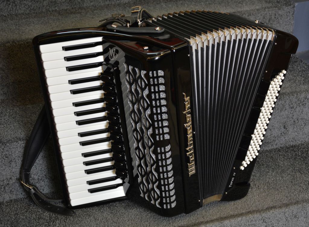 Weltmeister Akkordeon TOPAS IV 37/96/IV/11/5 SI Black