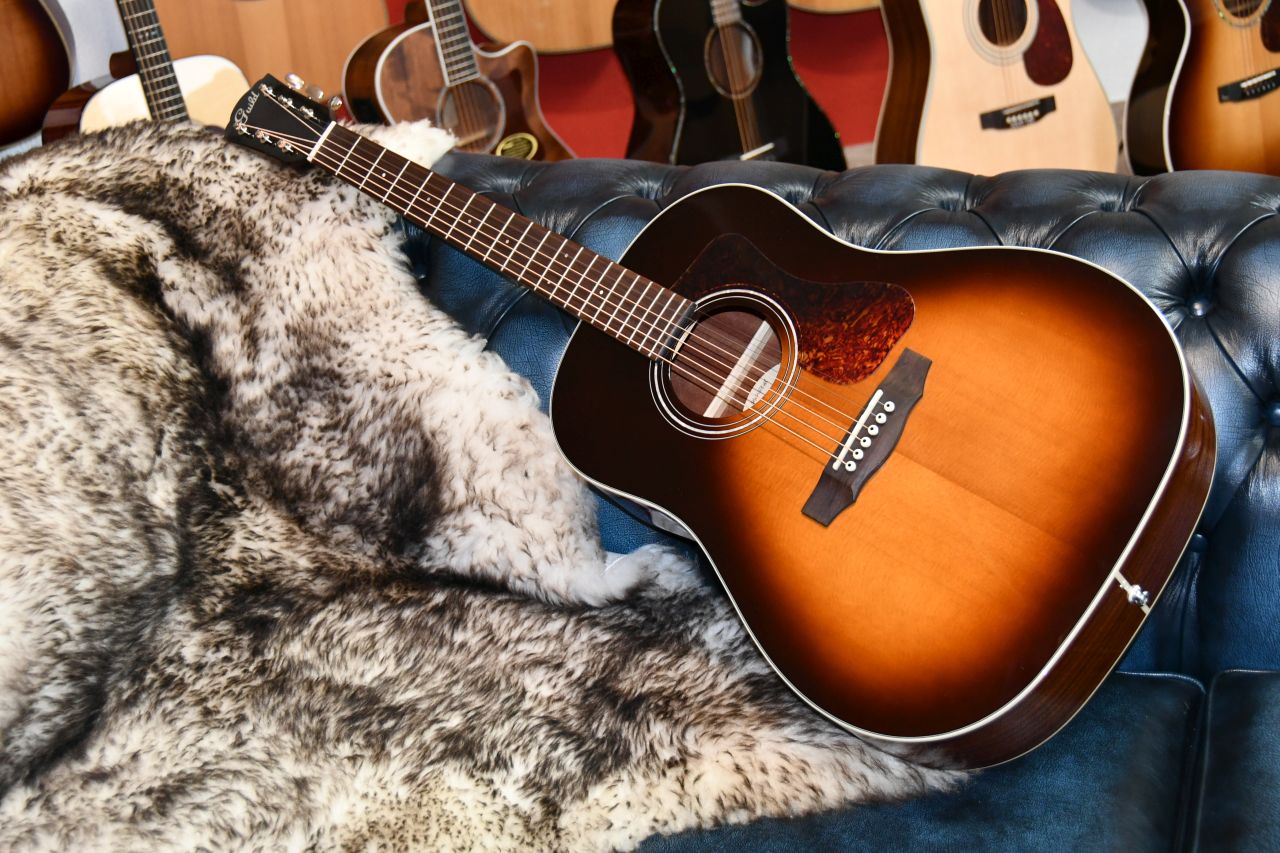 GUILD DS-240 Memoir Westerngitarre, Slope Shoulder D, VSB