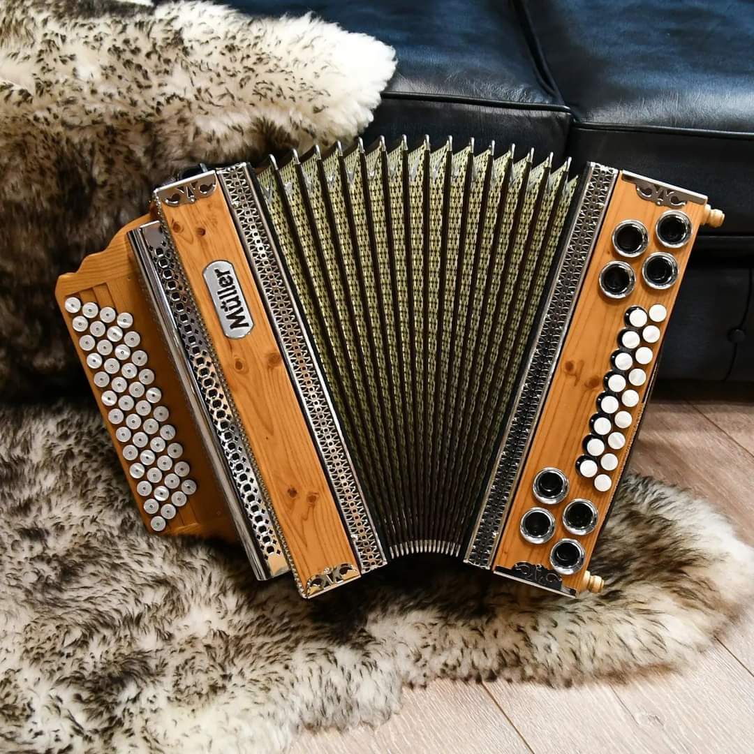 Müller Harmonika - Bergfichte G-C-F-B inkl. Extras