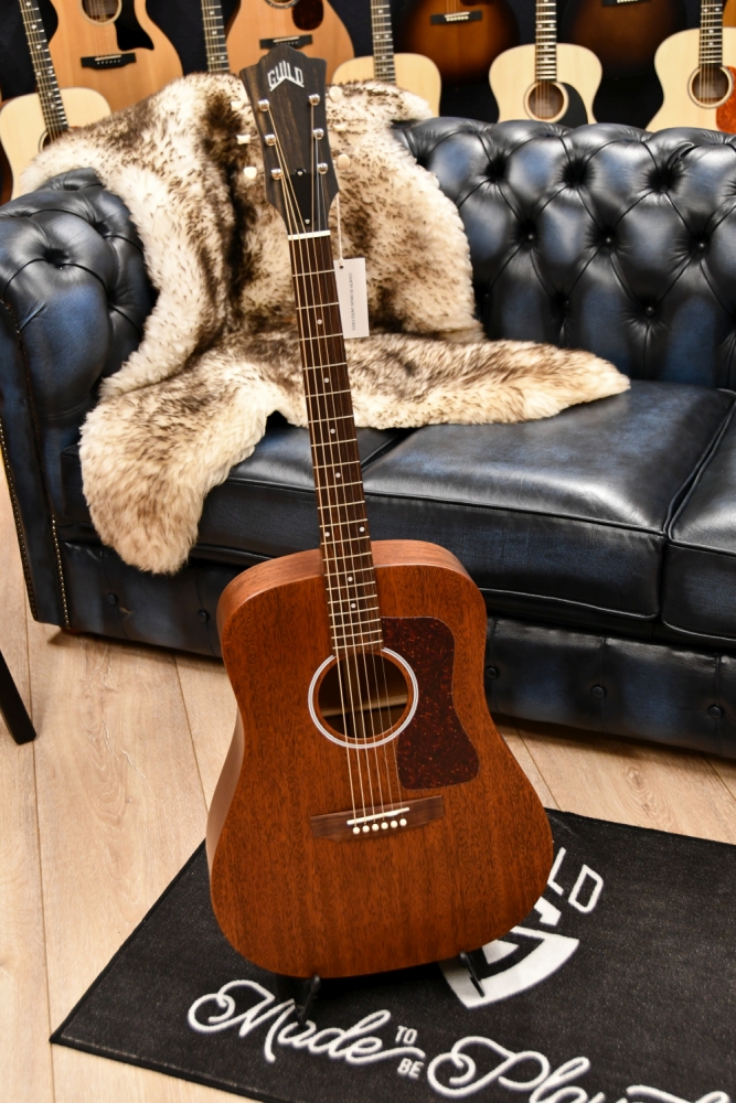 GUILD D-20 Natural Westerngitarre, Made in USA, vollmassiv Mahagoni