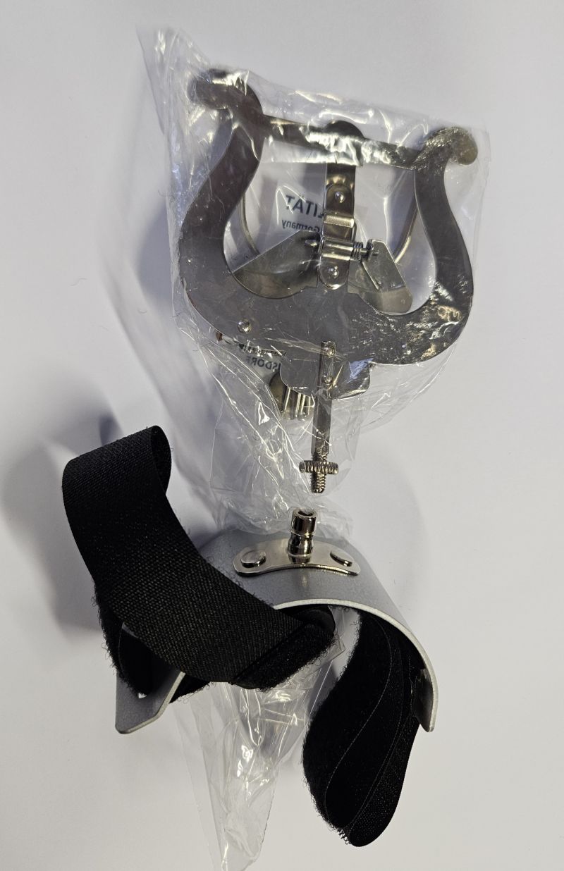 RMB Riedl 726 Marschnotenhalter für Querflöte, Einhandbedienung, große Lyra