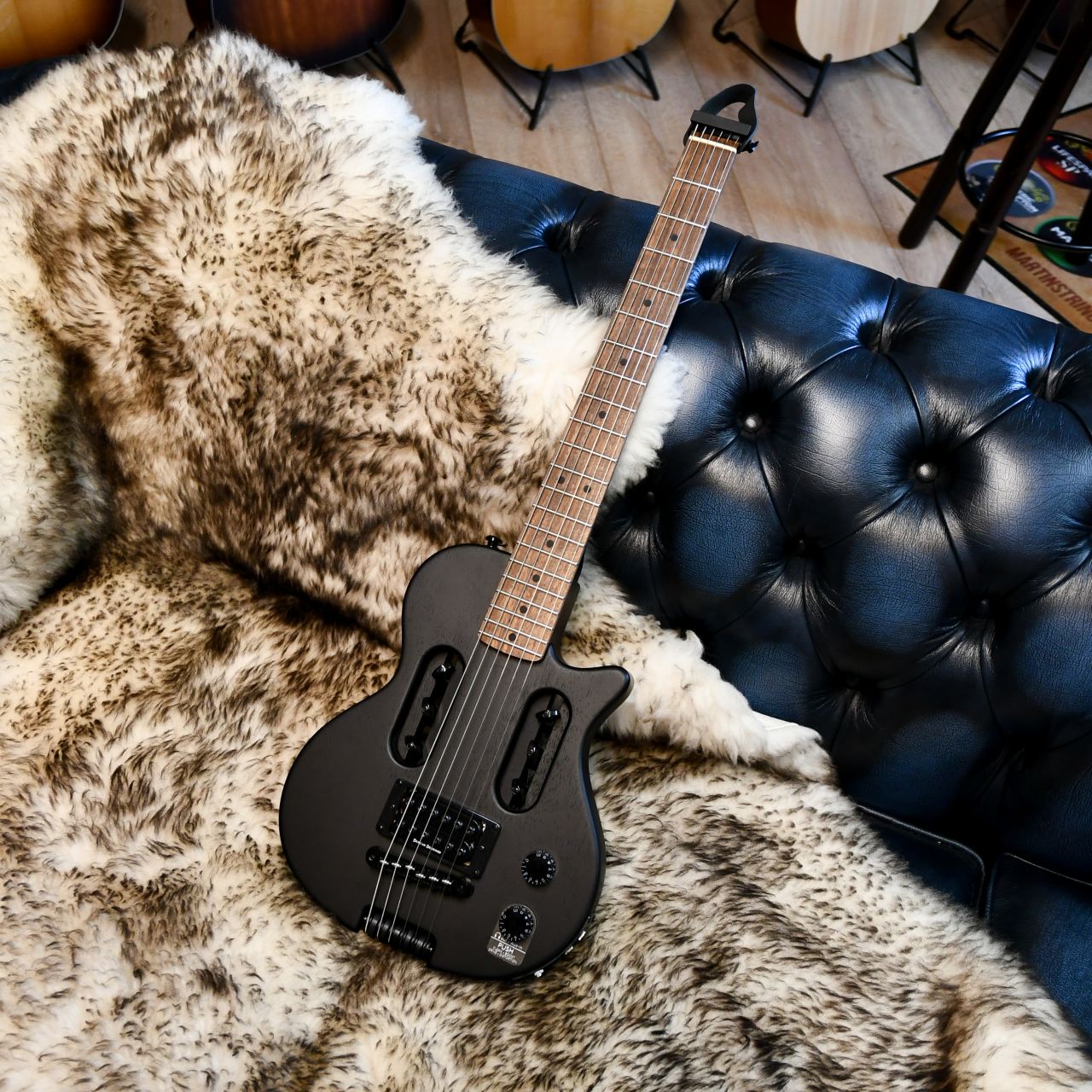 Traveler Guitar EG-1 Blackout E-Gitarre - Matte Black