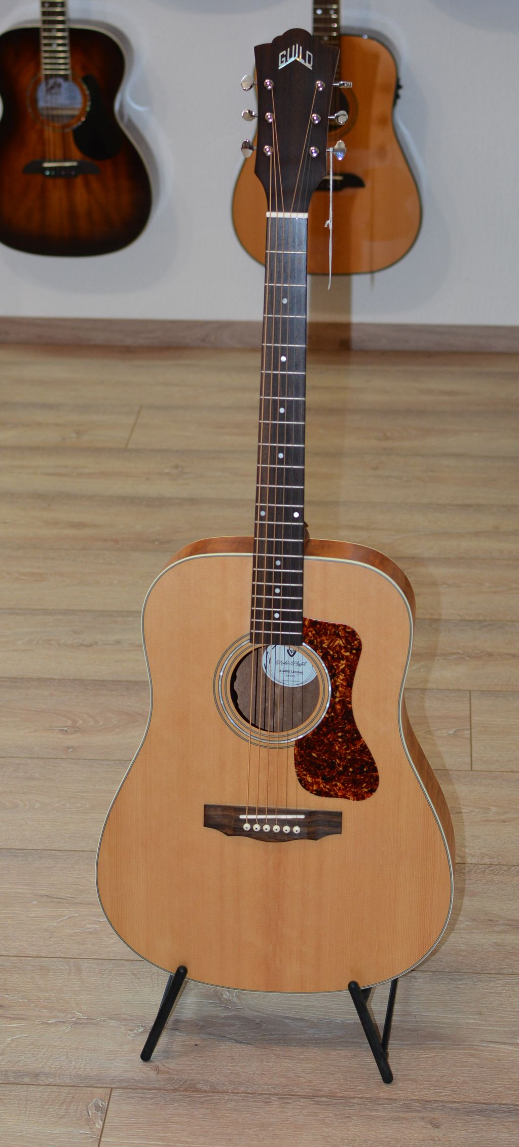Guild D-240E Limited Westerngitarre, Flamed Mahogany Natural