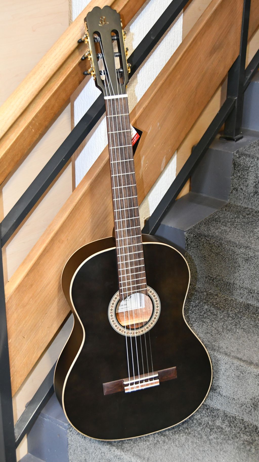 ADMIRA LUNA 4/4 Konzertgitarre, schwarz-matt