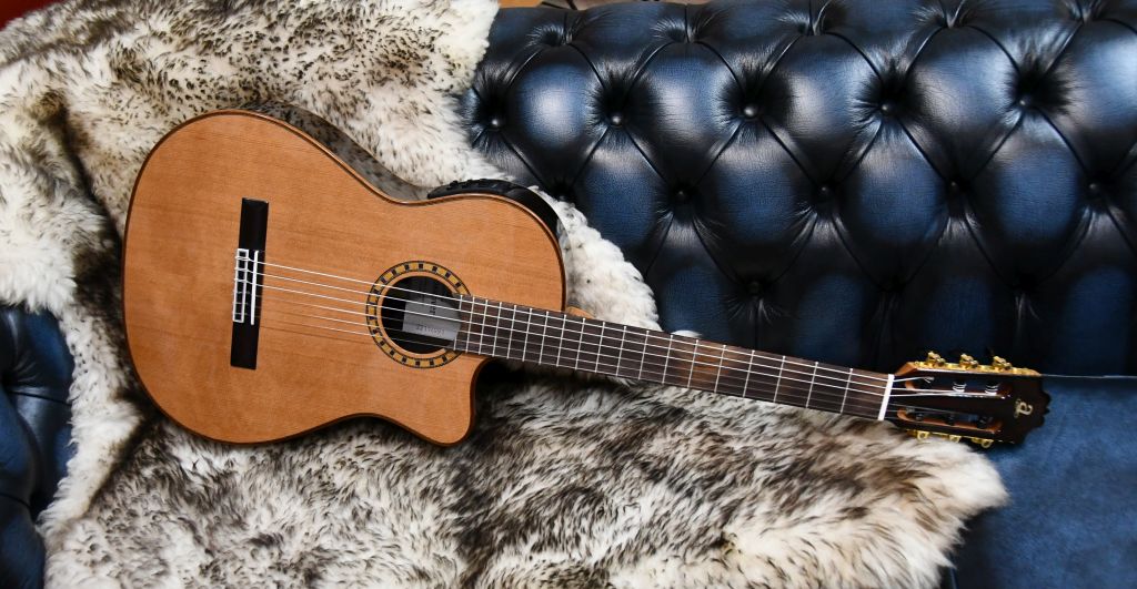 Admira CROSSOVER Konzertgitarre mit Fishman Presys Blend