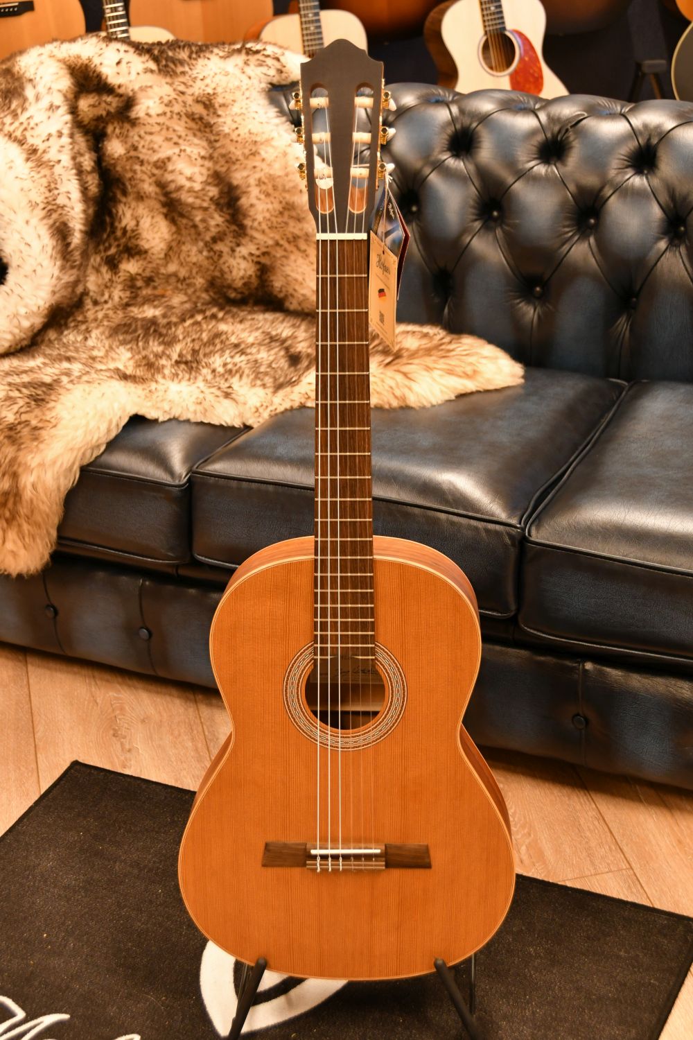 Höfner HLE-TIZ24 Zeder / Tineo Konzertgitarre