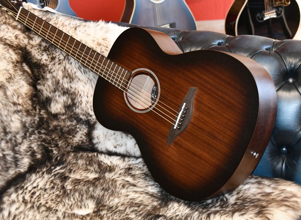 VINTAGE Acoustic V660WK Orchestra Westerngitarre